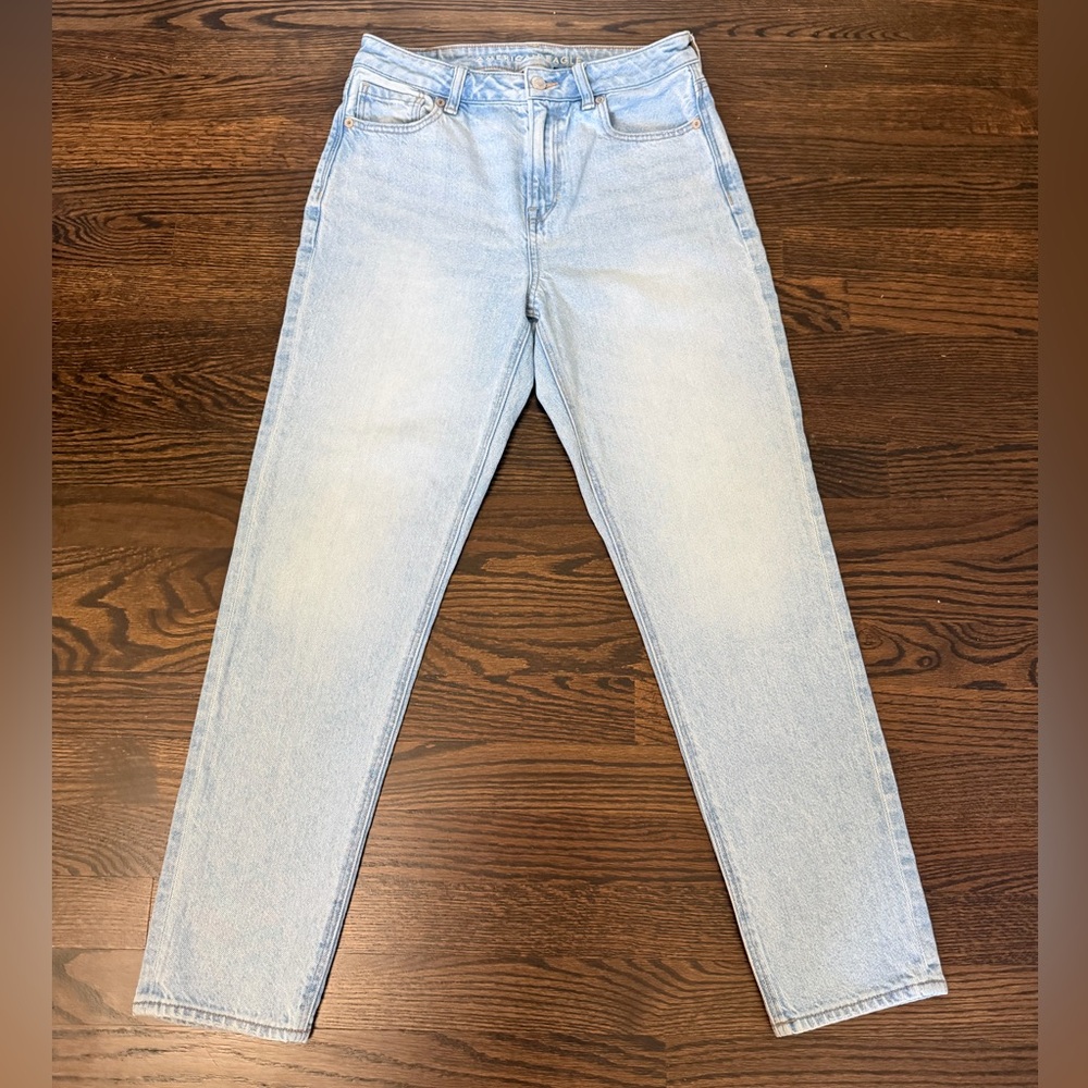 American Eagle Outfitters Light Wash Mom Jeans
